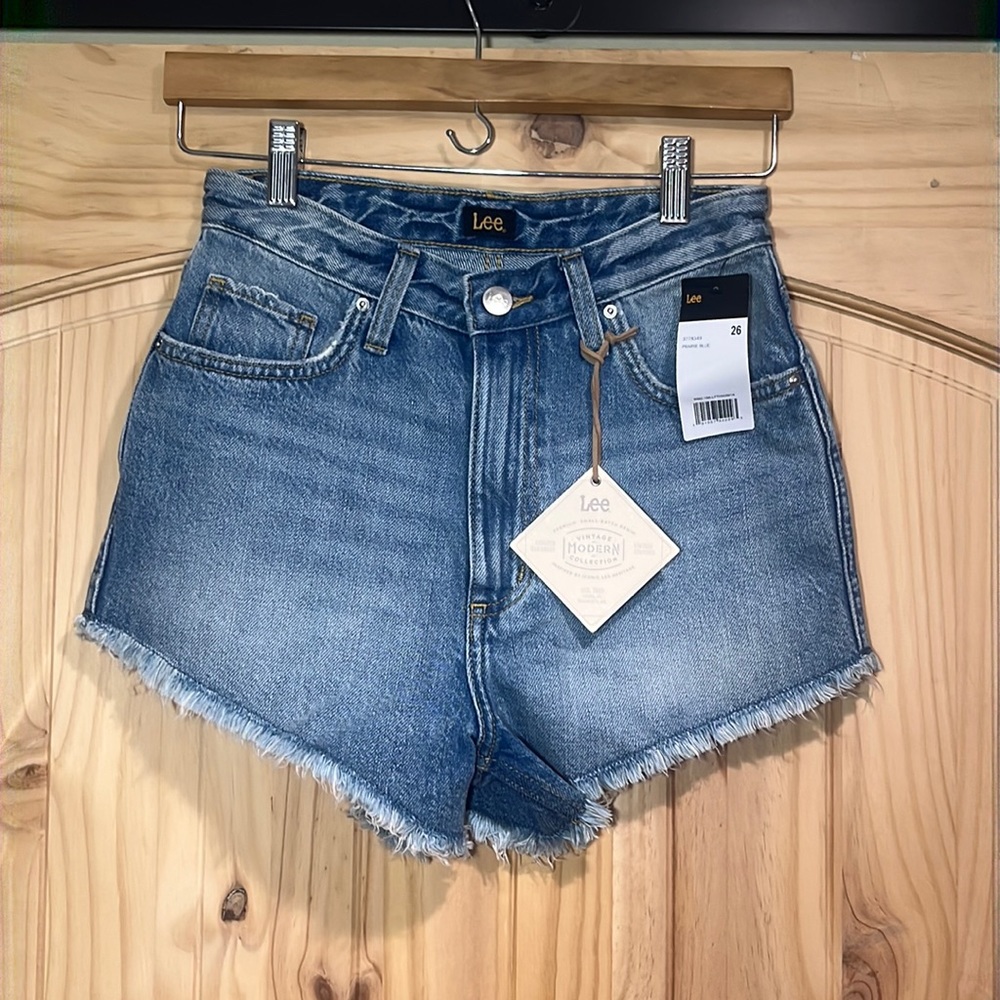 LEE denim shorts (shortie short) NEW WITH TAGS Size 26 prairie blue
